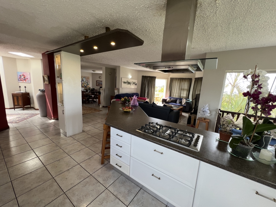 5 Bedroom Property for Sale in Wavecrest Eastern Cape